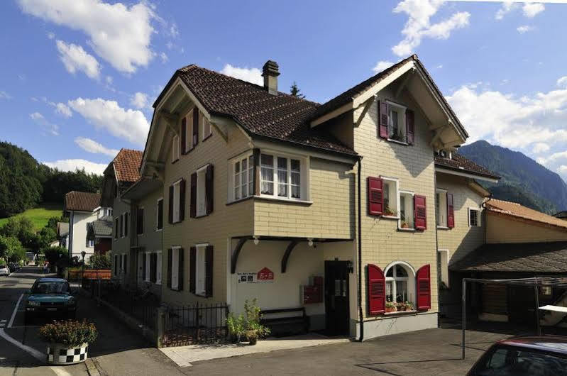 Hotel Loetschberg Интерлакен Экстерьер фото