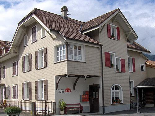 Hotel Loetschberg Интерлакен Экстерьер фото